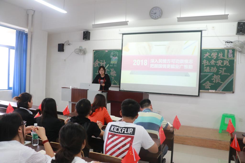 指导暑期"三下乡"团队的王欢老师围绕理实一体观察调研,扎根基层助力